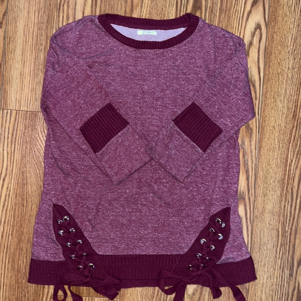 Cute Maurices sweater - Picture 2 of 4